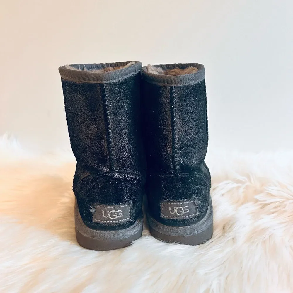 UGG Kids Classic ll Metallic Glitter Boots! ❤️